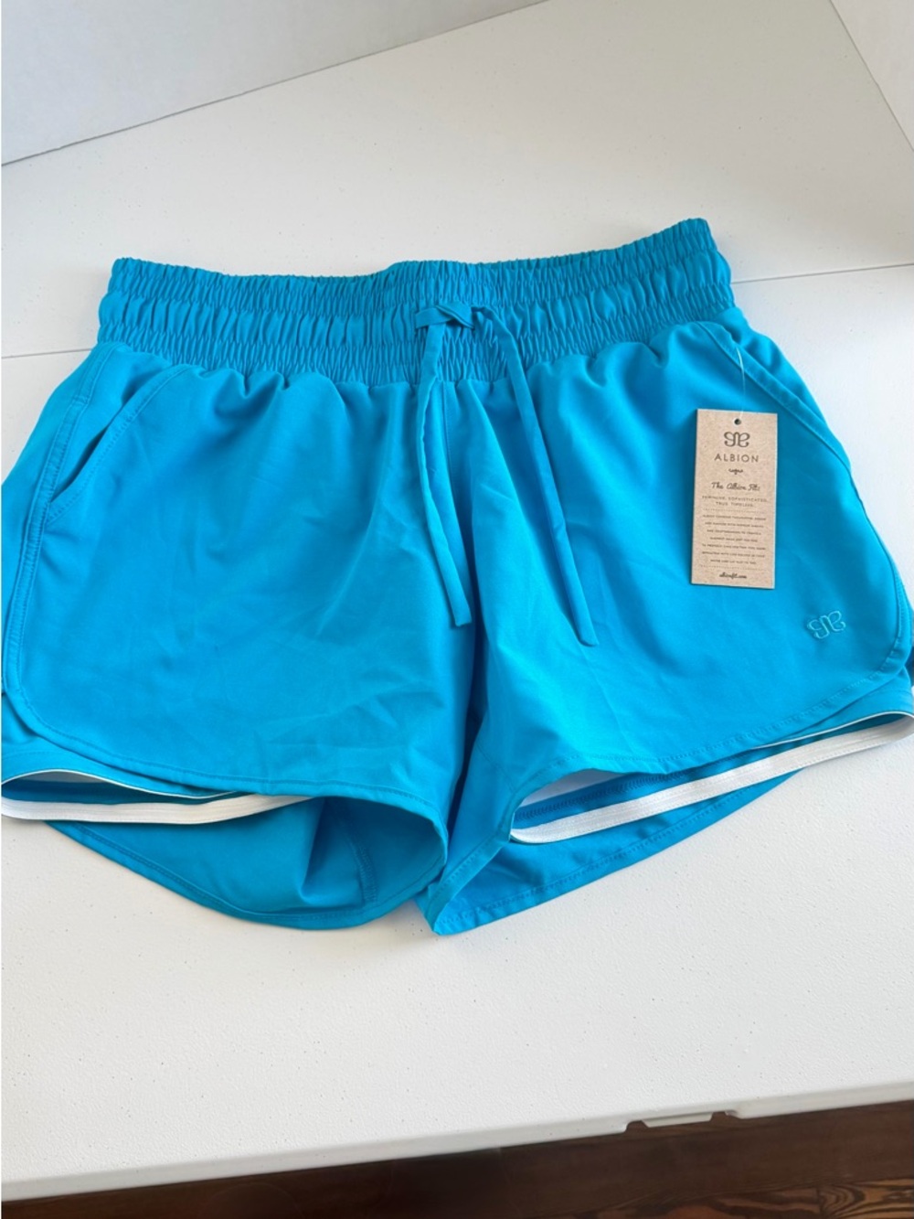Albion Women’s Cobalt lunge Athletic Shorts Size Medium NWT